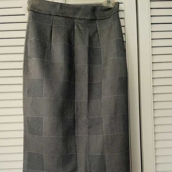 Soft gray plaid pencil skirt with asymmetrical detailing - Picture 2 of 5